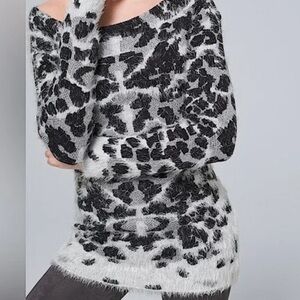 SALE 🎁 NEW Black, grey and white cheetah print sweater. Stunning and size M.